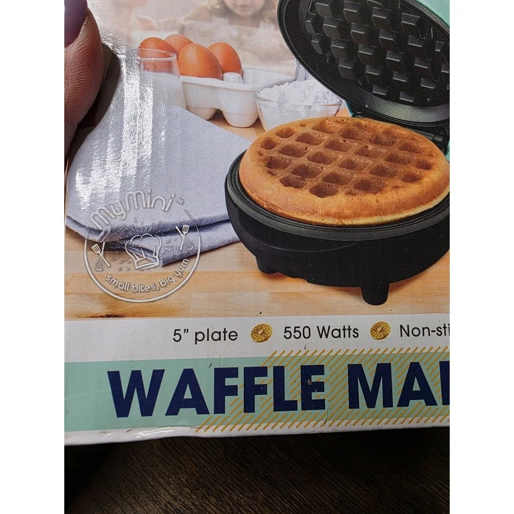Nostalgia My Mini Waffle Maker 5 Inch Non Stick‎ Teal Compact MWF5TL New B3